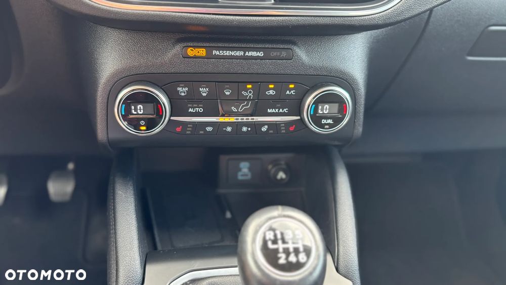 Ford Kuga 2.0 EcoBlue Hybrid TITANIUM - 34