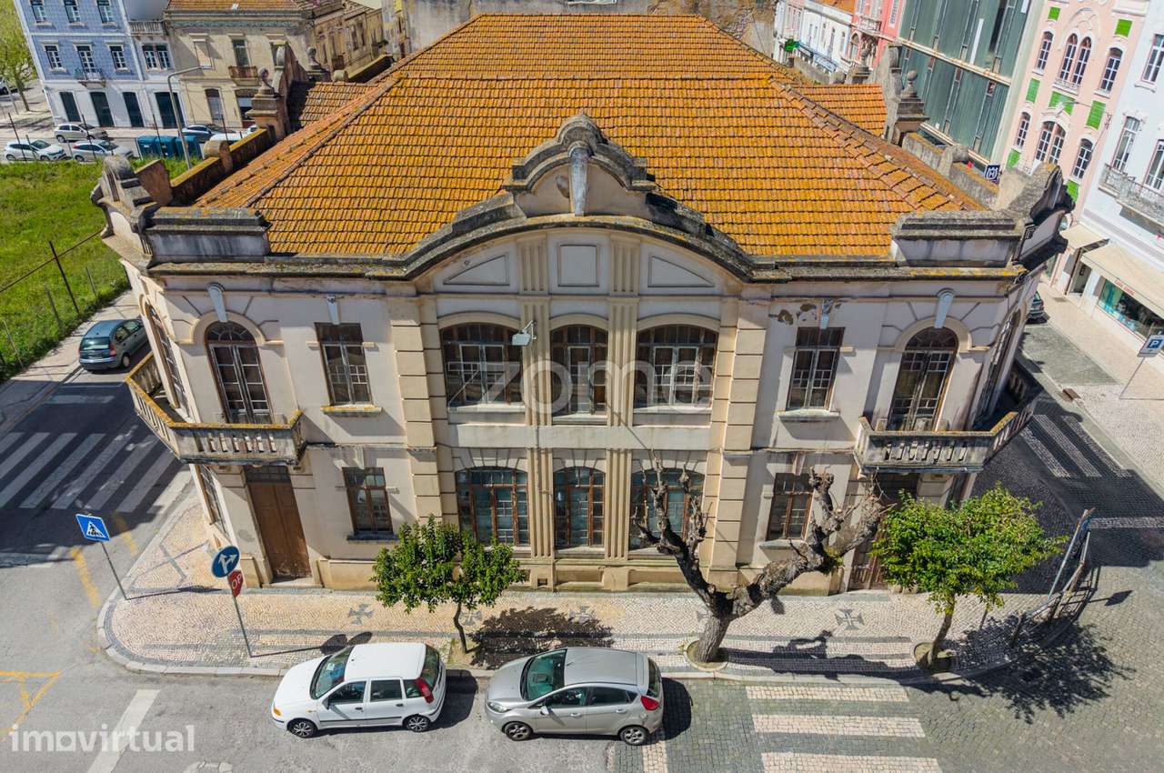 Prédio Histórico de Excelência no Coração da Figueira da Foz - Grande imagem: 2/46