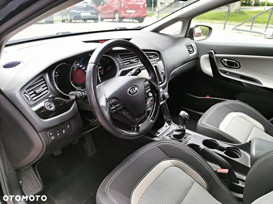 Kia Ceed - 14