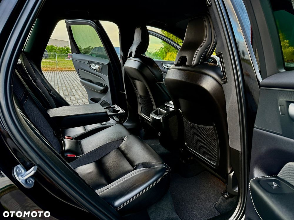 Volvo XC 60 B4 B Plus Dark - 31