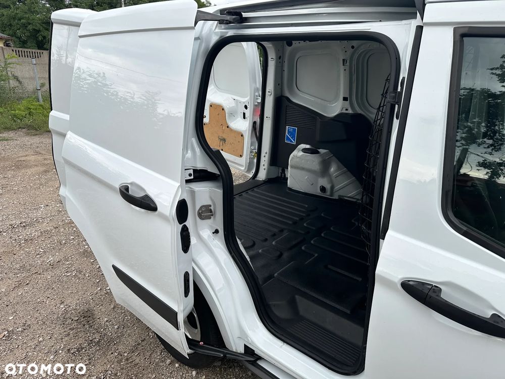 Ford Transit Courier - 18