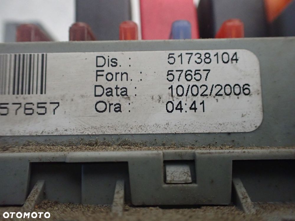SKRZYNKA BEZPIECZNIKÓW FIAT CROMA II 1.8 51738104 - 3