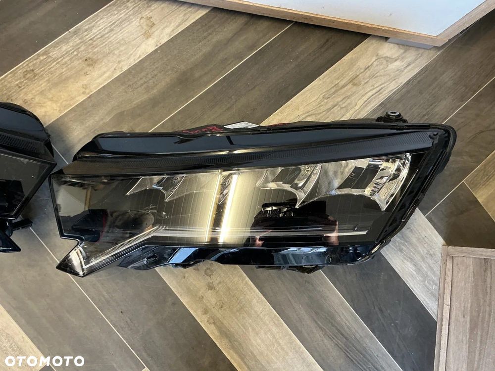 SKODA OCTAVIA IV LAMPY PRZÓD FULL LED KPL 5E4941009 5E4941010 - 2