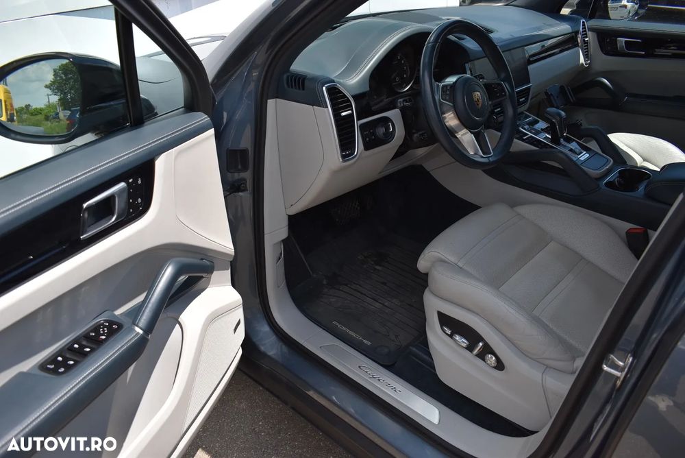 Porsche Cayenne Tiptronic S Platinum Edition - 25