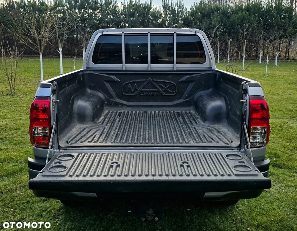 Toyota Hilux 2.4 D-4D Double Cab DLX 4x4 - 5