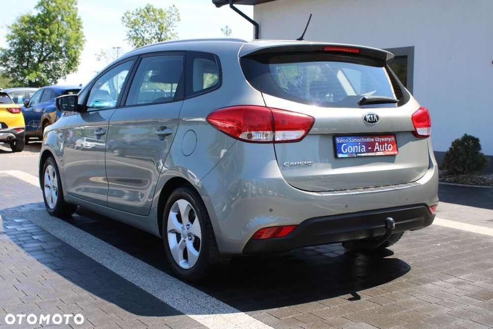 Kia Carens - 4