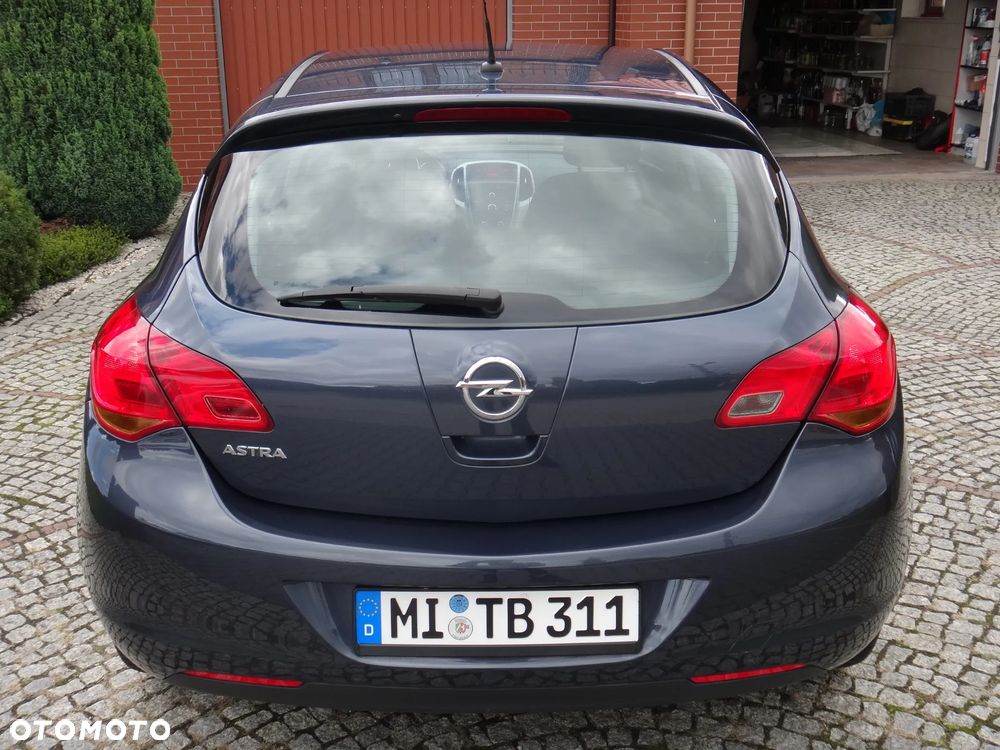 Opel Astra 1.6 Innovation - 25