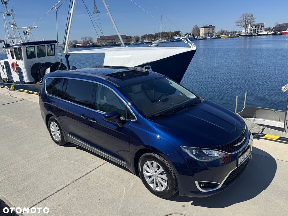 Chrysler Pacifica - 1
