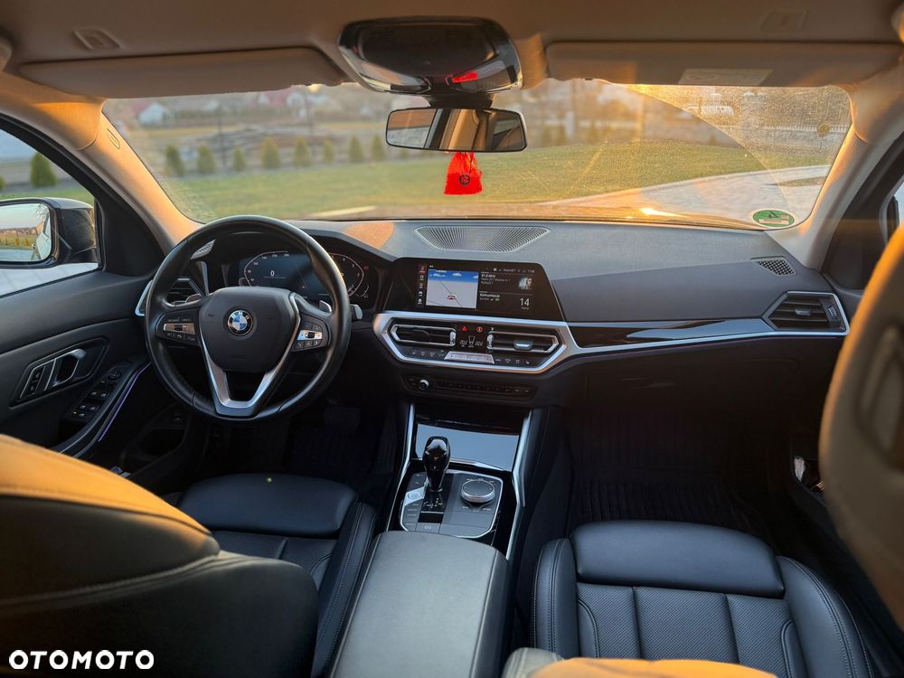 BMW Seria 3 320d Sport Line Shadow - 13