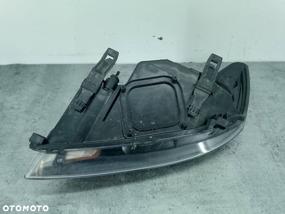 LAMPA PRZÓD PRAWA FORD FOCUS II FL - 2