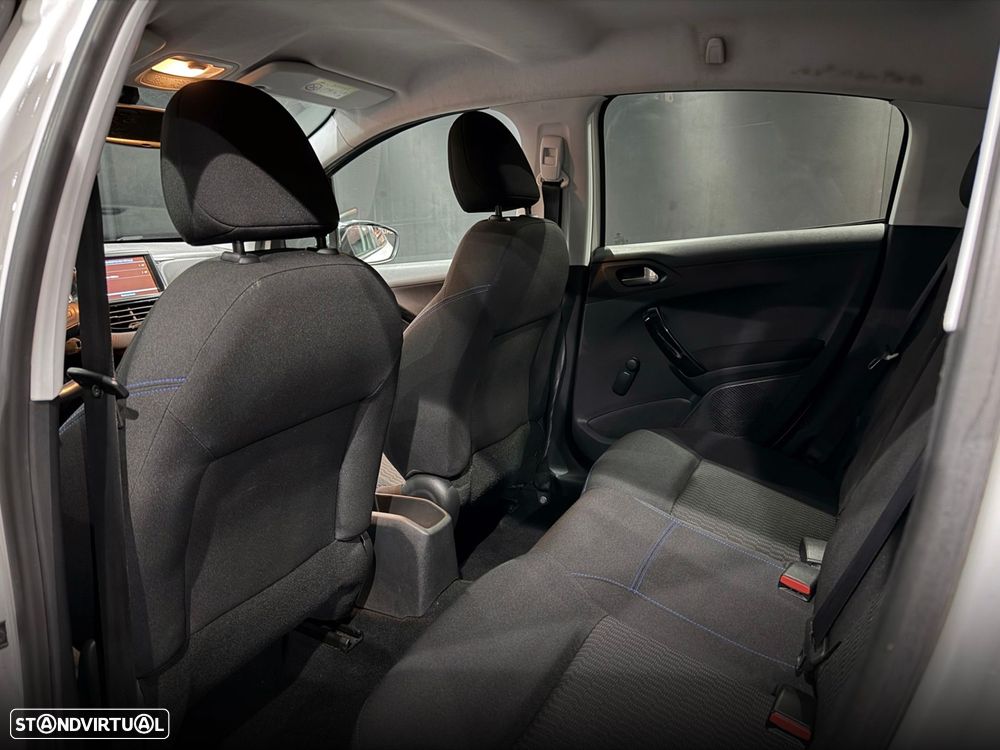 Peugeot 208 1.6 e-HDi SE Style - 27