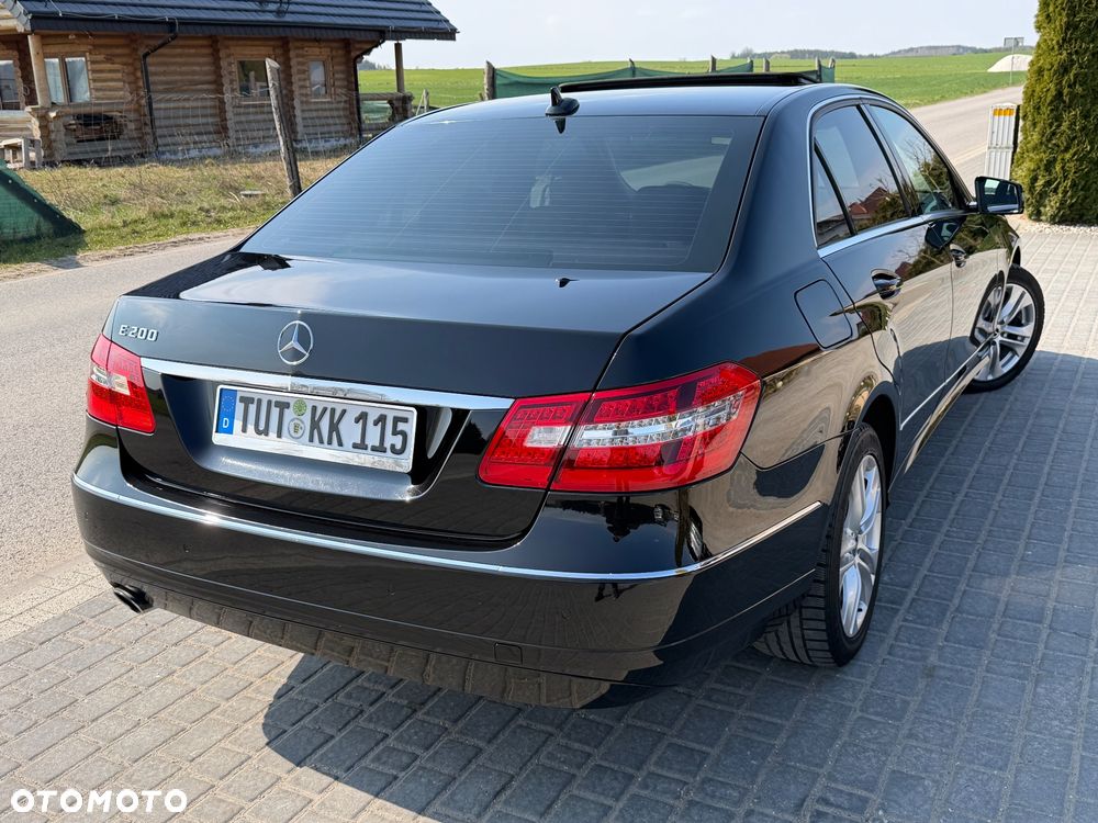 Mercedes-Benz Klasa E 200 CGI BlueEFFICIENCY 7G-TRONIC Elegance - 12