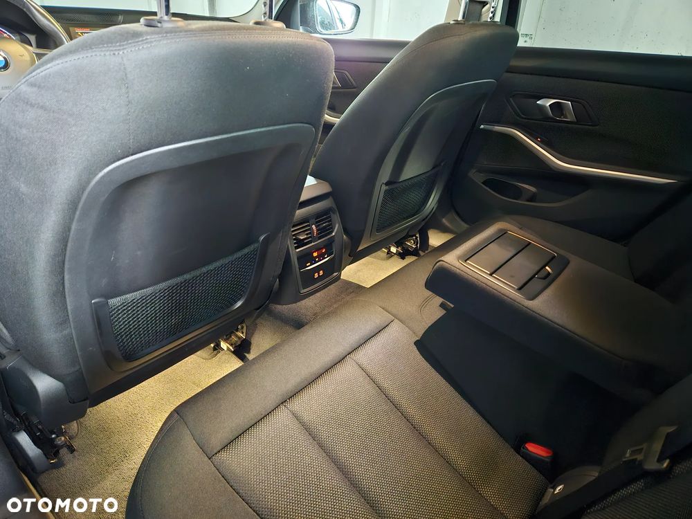 BMW Seria 3 318d MHEV Advantage - 26