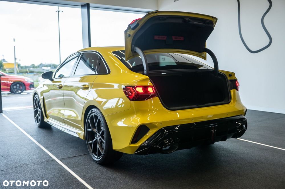 Audi RS3 Limousine - 8
