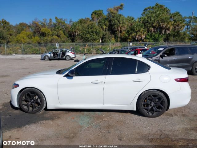 Alfa Romeo Giulia - 5