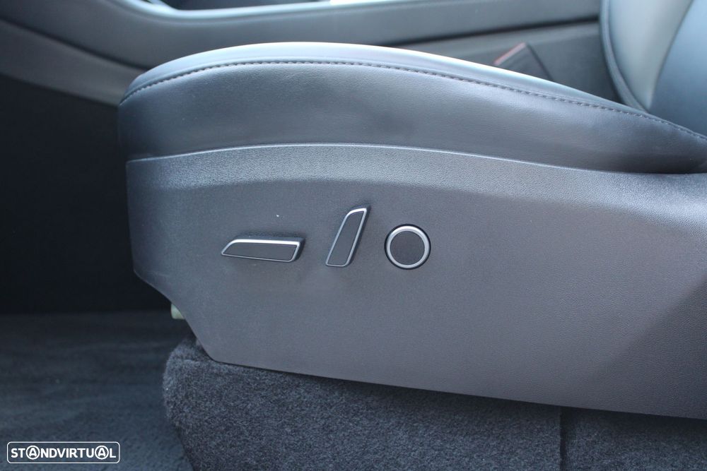 Tesla Model Y Long Range Dual Motor AWD - 17