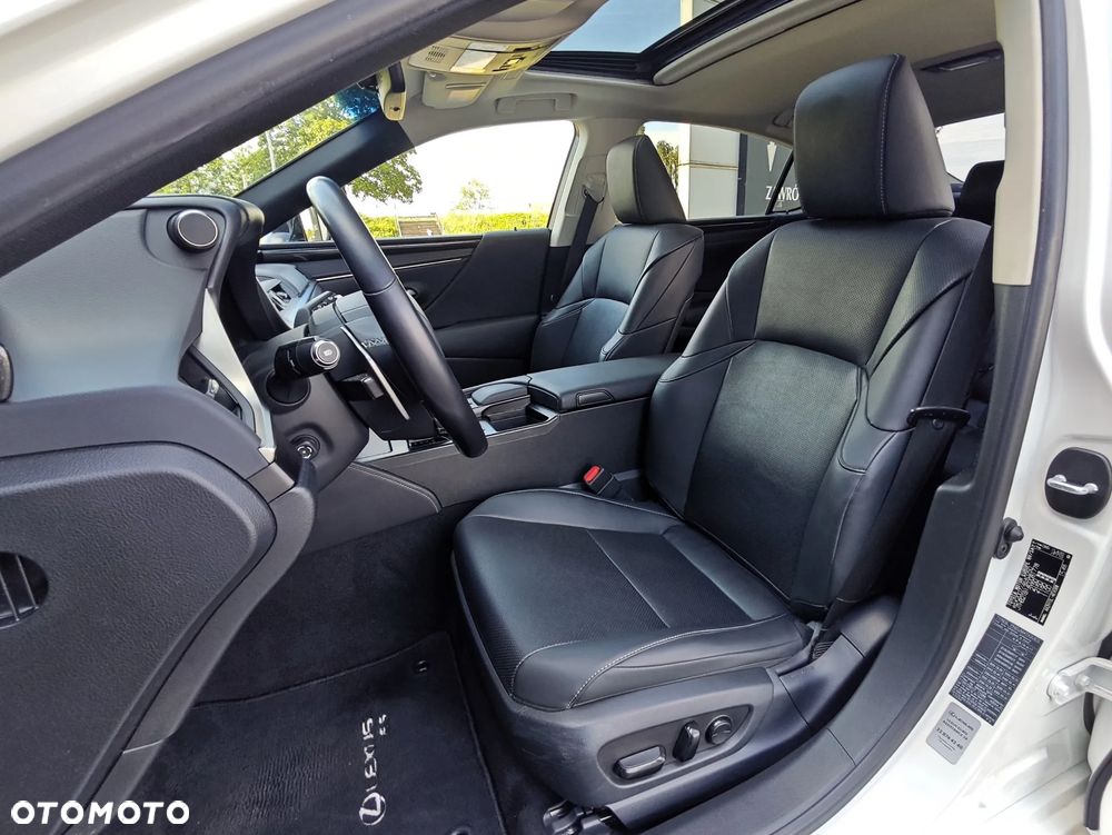 Lexus ES 300h Business Edition - 12