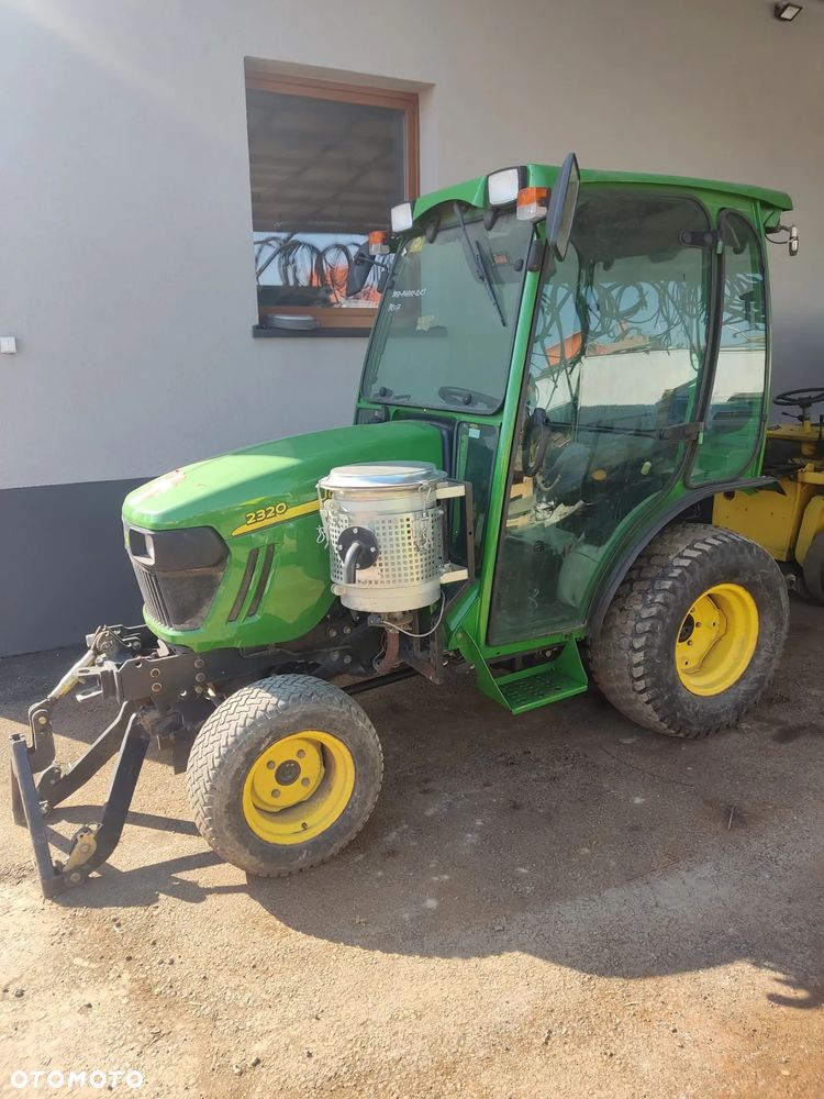 John Deere 2320 - 1