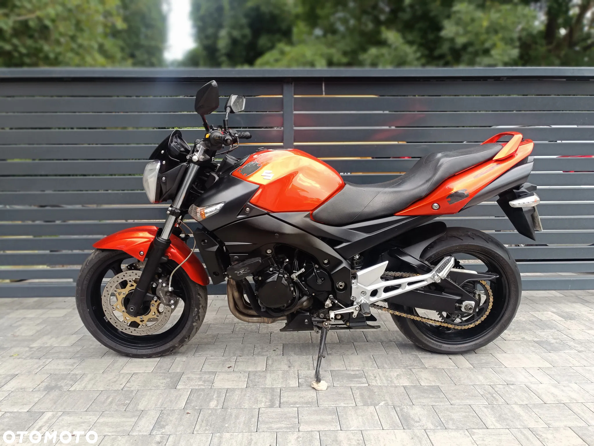 Suzuki GSR - 19