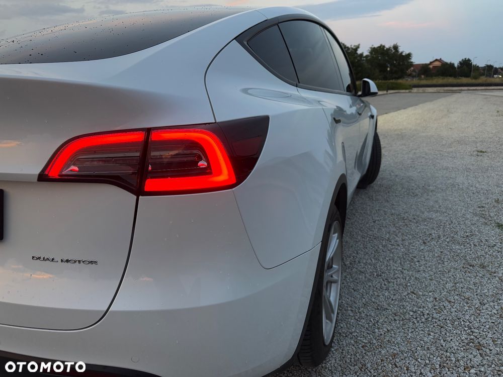 Tesla Model Y - 2