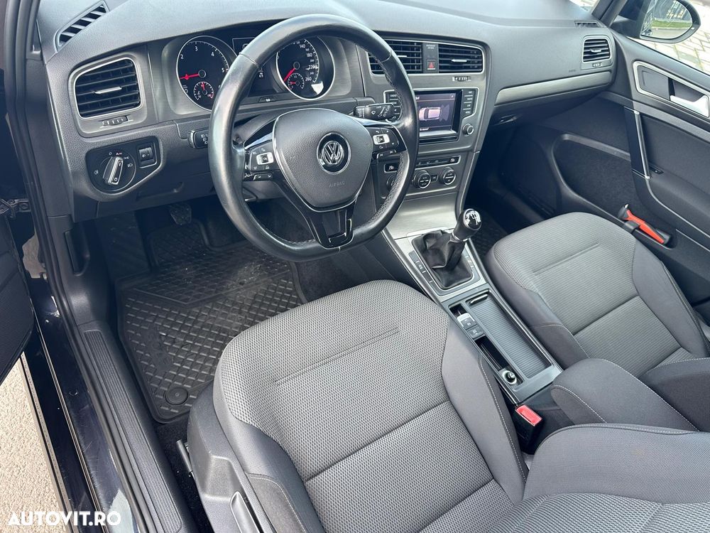 Volkswagen Golf - 6