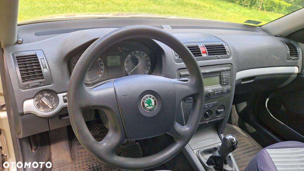 Skoda Octavia 1.6 Ambiente - 2