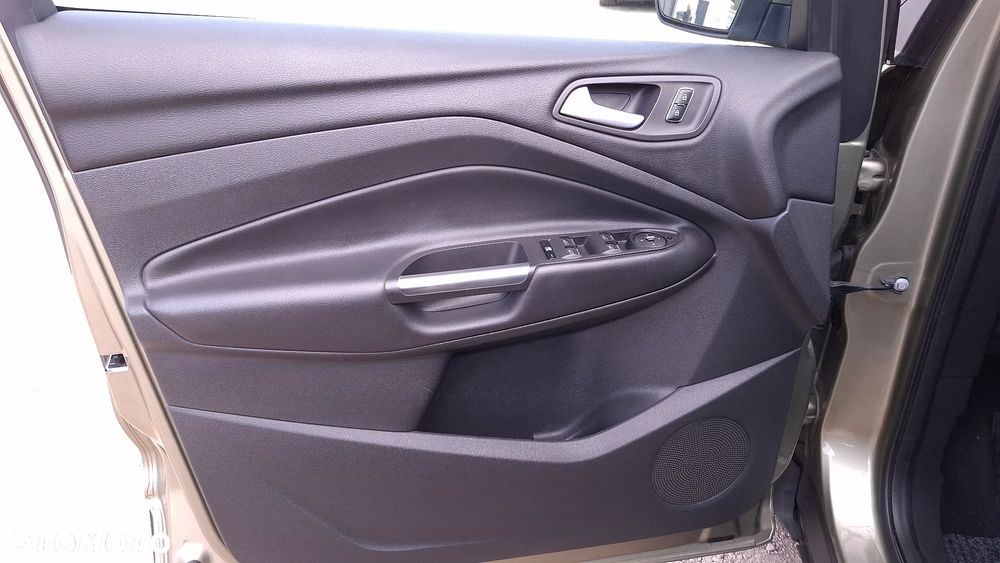 Ford Kuga 2.0 TDCi 2x4 Titanium - 21