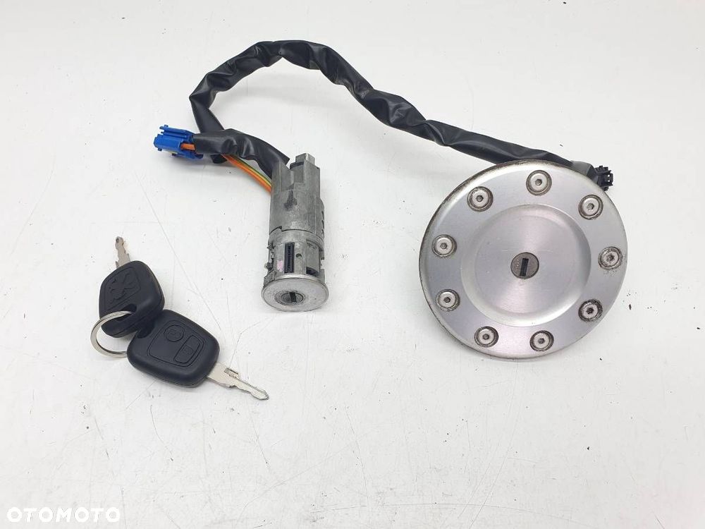 STACYJKA KLUCZYK KOREK WLEWU PALIWA PEUGEOT 206+ PLUS KOMPLET - 1