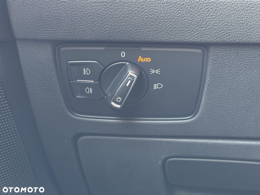 Volkswagen Passat Variant 2.0 TDI SCR Elegance DSG - 24