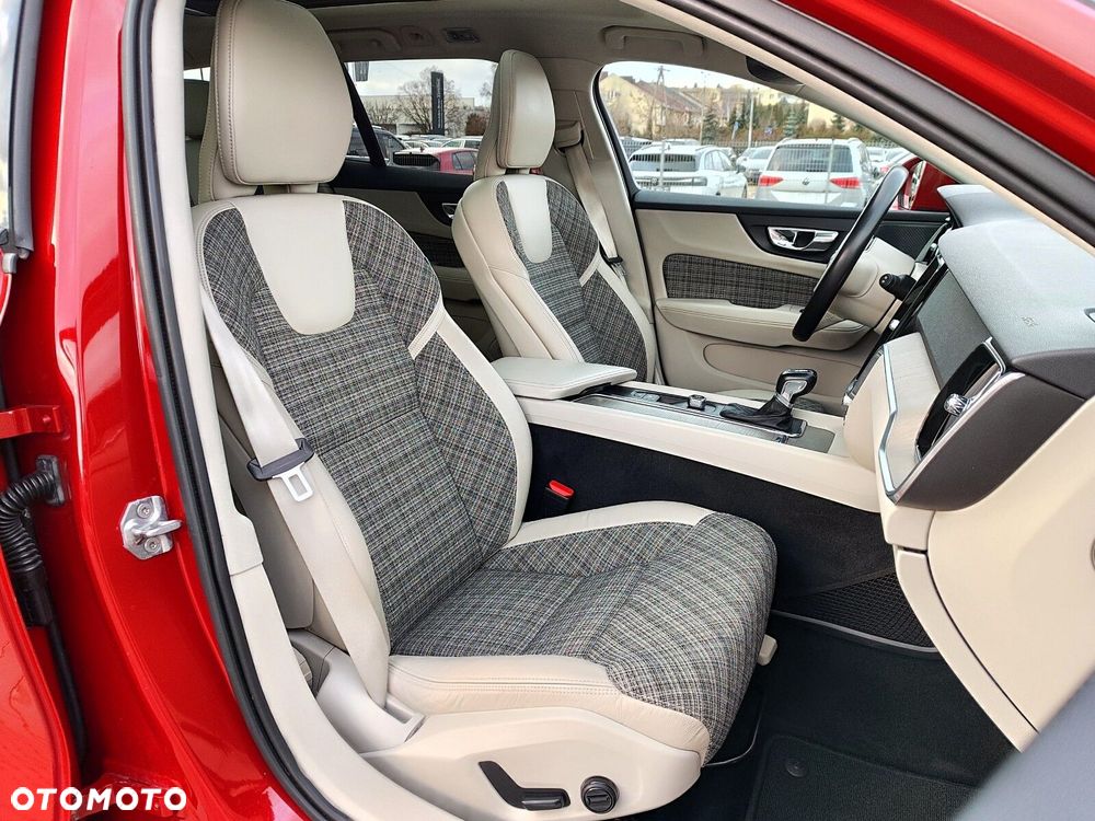 Volvo V60 Cross Country Pro D4 AWD - 17