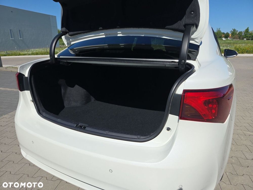 Toyota Avensis 1.8 Premium MS - 31