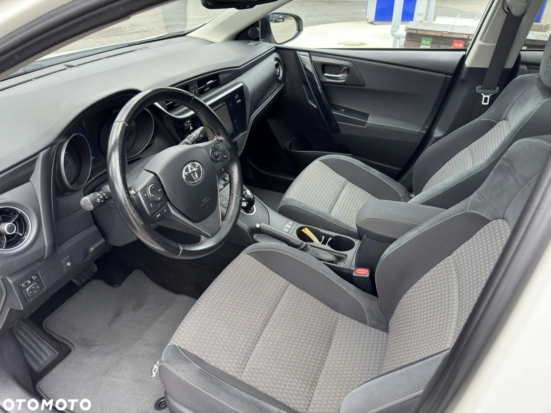 Toyota Auris Hybrid 135 Premium - 17