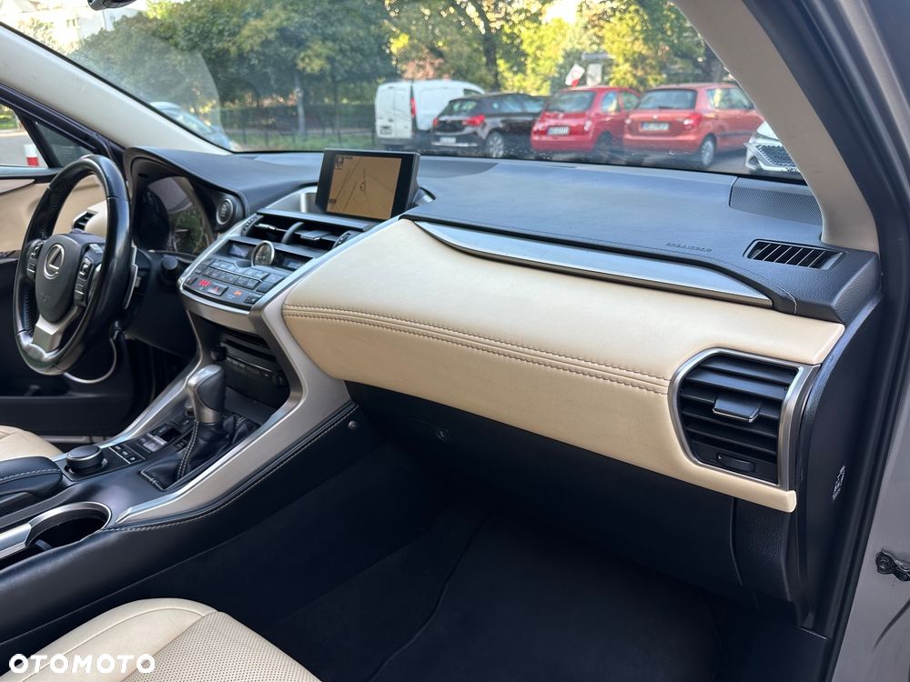 Lexus NX 200t Prestige AWD - 28