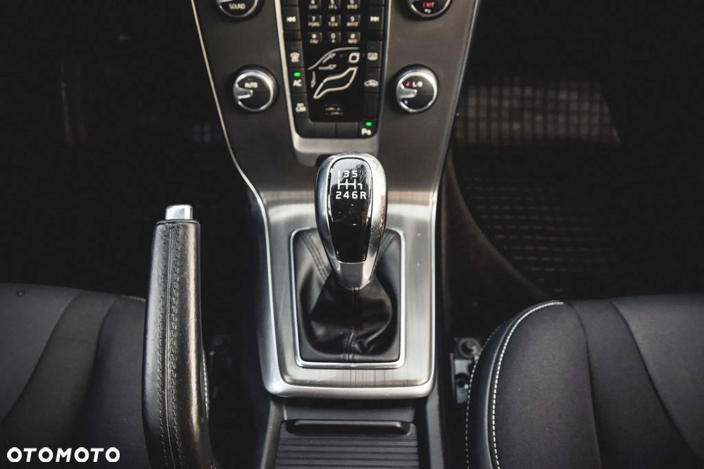 Volvo V40 D2 Momentum - 38