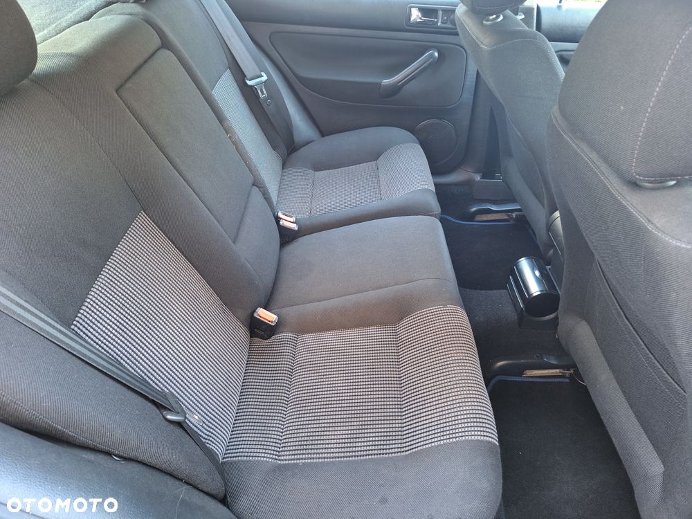 Volkswagen Golf - 6