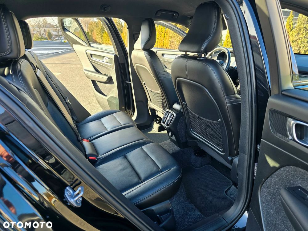 Volvo XC 40 T4 R-Design - 21