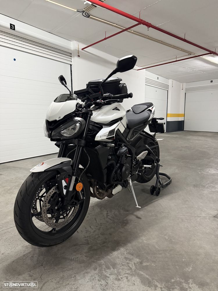 Triumph Street Triple R - 1