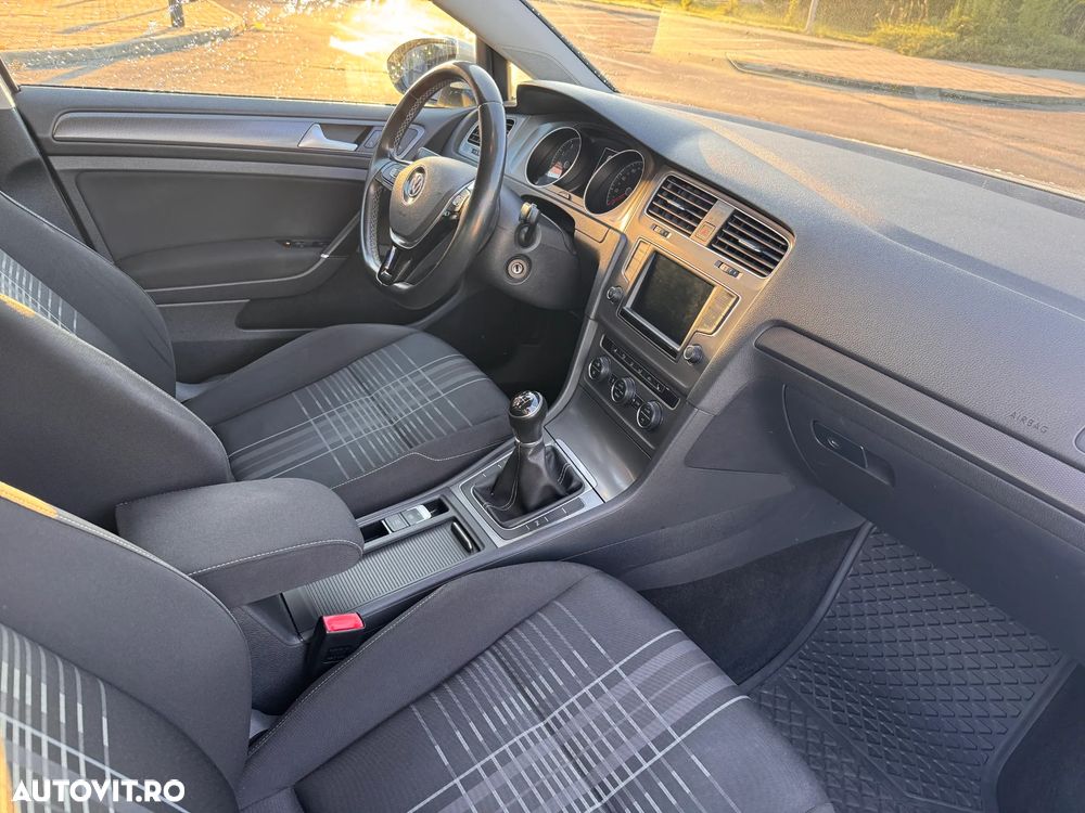 Volkswagen Golf 1.2 TSI BMT Comfortline - 13