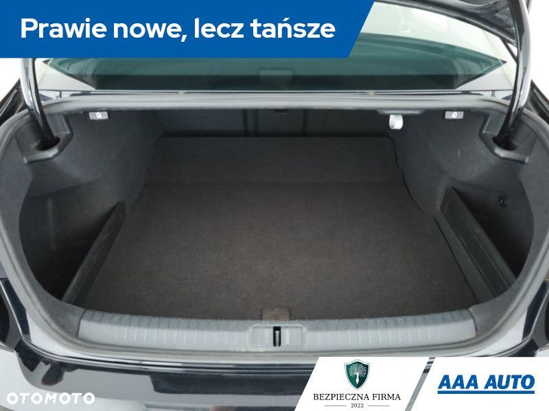 Volkswagen Passat - 13