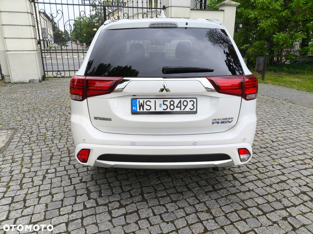 Mitsubishi Outlander 2.0 4WD Top - 11