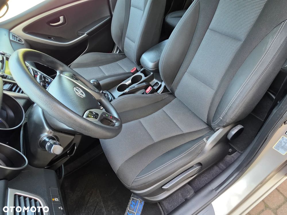 Hyundai i30 1.4 BlueDrive Run - 24
