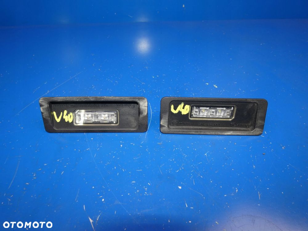 VOLVO V40 II LAMPKA PODŚWIETLENIE TABLICY REJESTRACYJNEJ - 1