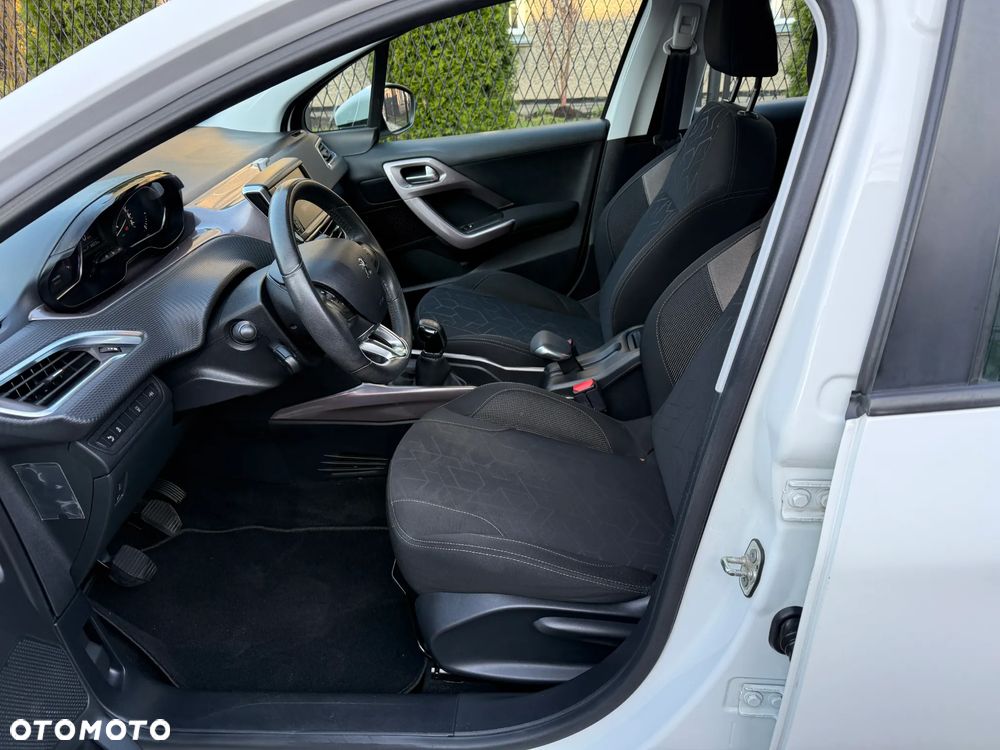 Peugeot 2008 1.2 Pure Tech Style EU6 - 14