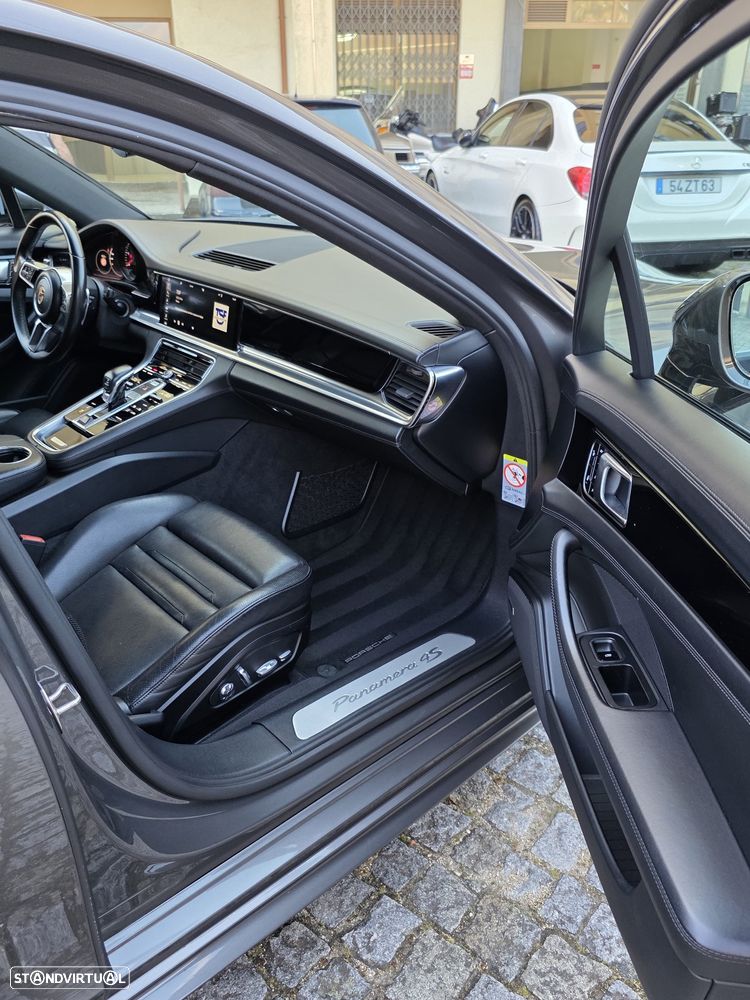 Porsche Panamera 4 S - 10