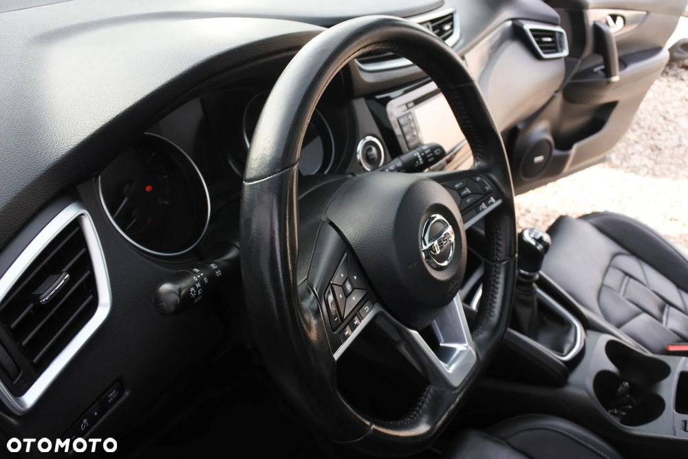 Nissan Qashqai 1.2 DIG-T TEKNA+ - 26