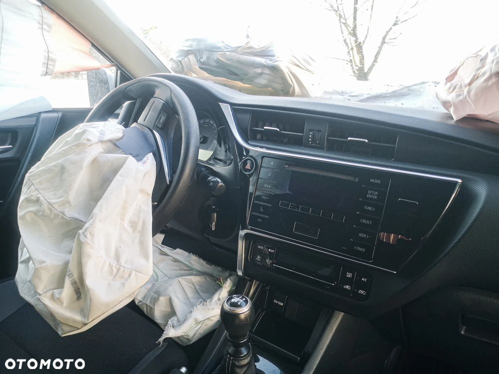 Toyota Auris 1.6 Premium - 4