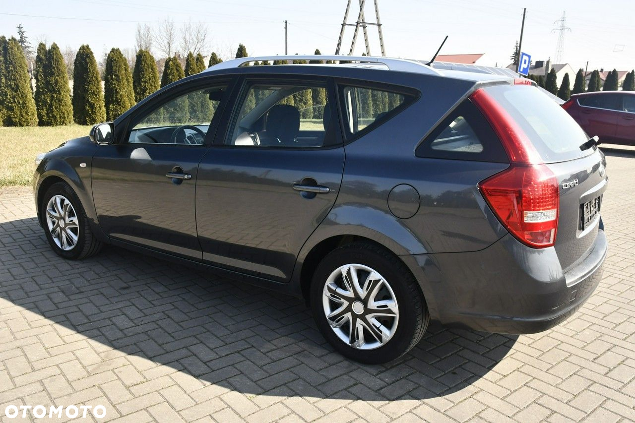 Kia Ceed - 10