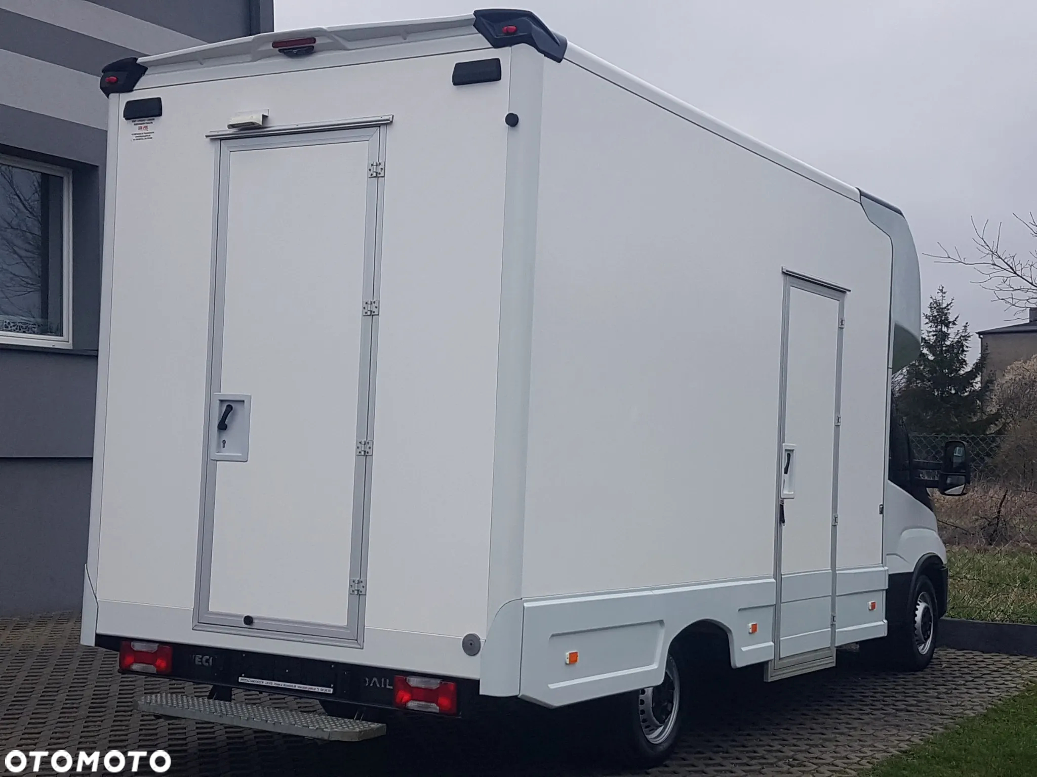 Iveco DAILY KONTENER NISKOPODŁOGOWY 4,43x2,23x2,42 SKLEP BAR FOODTRUCK KAMPER KLIMA - 4
