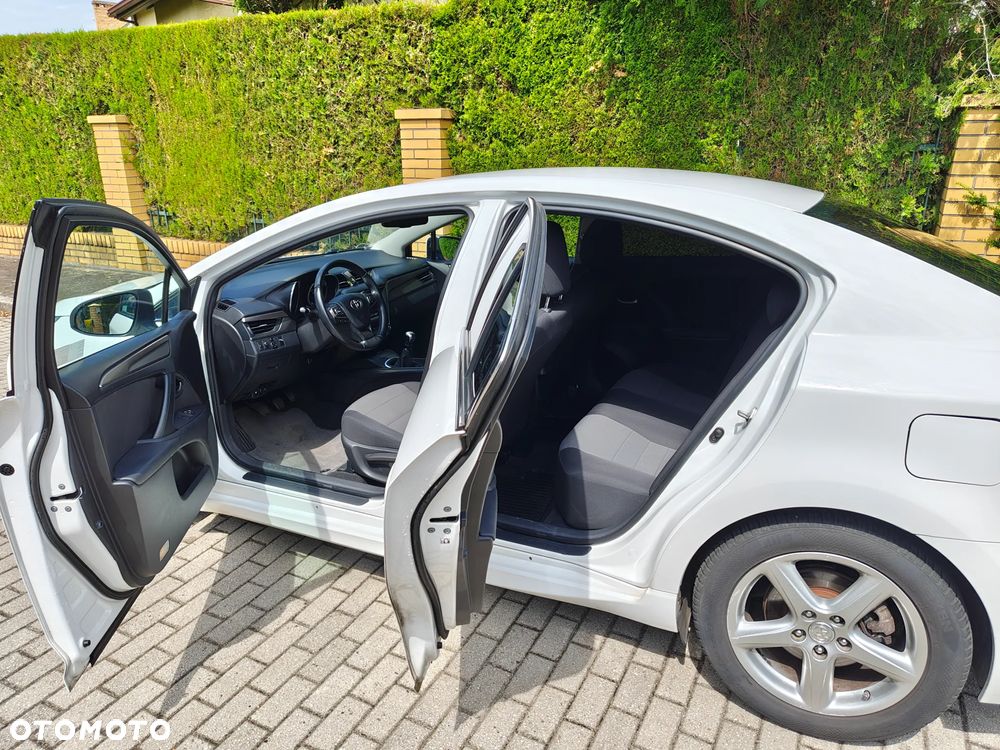 Toyota Avensis 1.8 Premium - 15
