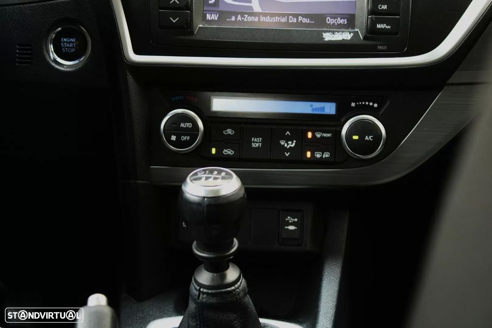 Toyota Auris 1.4 D-4D Exclusive+Navi - 25